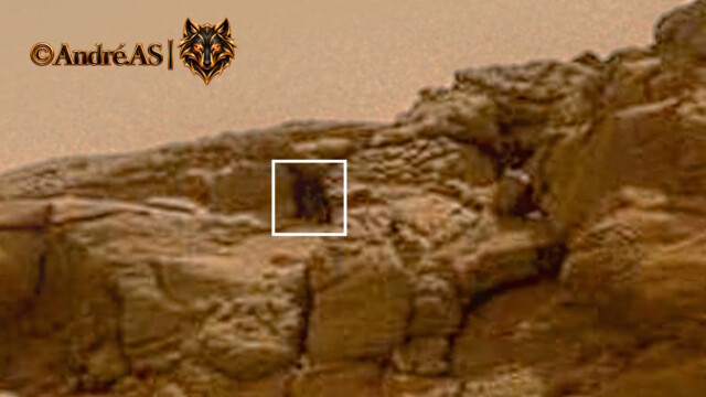 Curiosity — Sol 3549 — image source NASA/JPL-Caltech.
<a href="https://gigapan.com/gigapans/230107" target="_blank" rel="noopener">Accéder à la source d’origine</a> Curiosity Sol 3549 — formation martienne évoquant un reptilien partiellement dissimulé derrière le relief