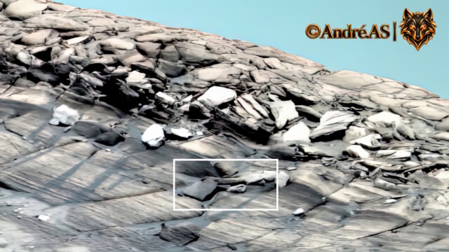 Opportunity Sol 248 — image source NASA/JPL-Caltech.
<a href="https://areo.info/mer/opportunity/248/1P150198309EFF3620P2269L5M1_L2L5L5L6L6.jpg" target="_blank" rel="noopener">Accéder à la source d’origine</a> Opportunity Sol 248 — formation martienne évoquant une pelle de mineur