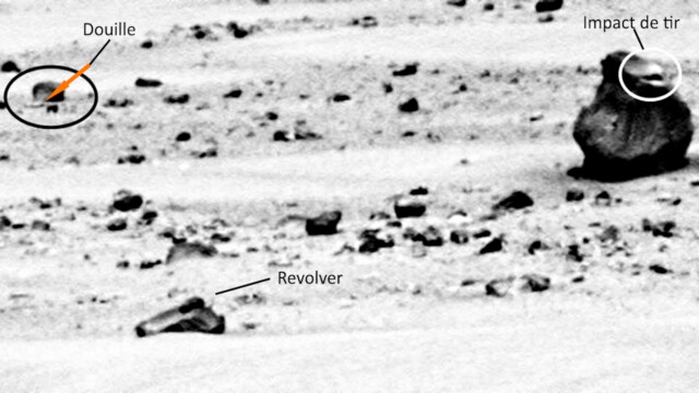 Opportunity — Sol 3776 — image source NASA/JPL-Caltech.
<a href="https://an.rsl.wustl.edu/merb/AN/an3.aspx?it=B1&ii=1P463405328RADCHJ3P2578L2C1" target="_blank" rel="noopener">Voir l’image source</a> Opportunity Sol 3776 — formes martiennes comparées à un revolver, une douille et des impacts