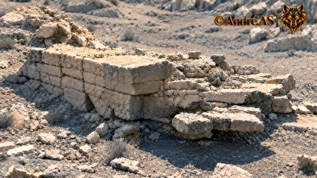 Curiosity — Sol 2873 — image source NASA/JPL-Caltech.
<a href="https://mars.nasa.gov/raw_images/842384/?site=msl" target="_blank" rel="noopener">Accéder à la source d’origine</a> Curiosity Sol 2873 — illustration interprétative d’une formation évoquant les vestiges d’un ancien mur